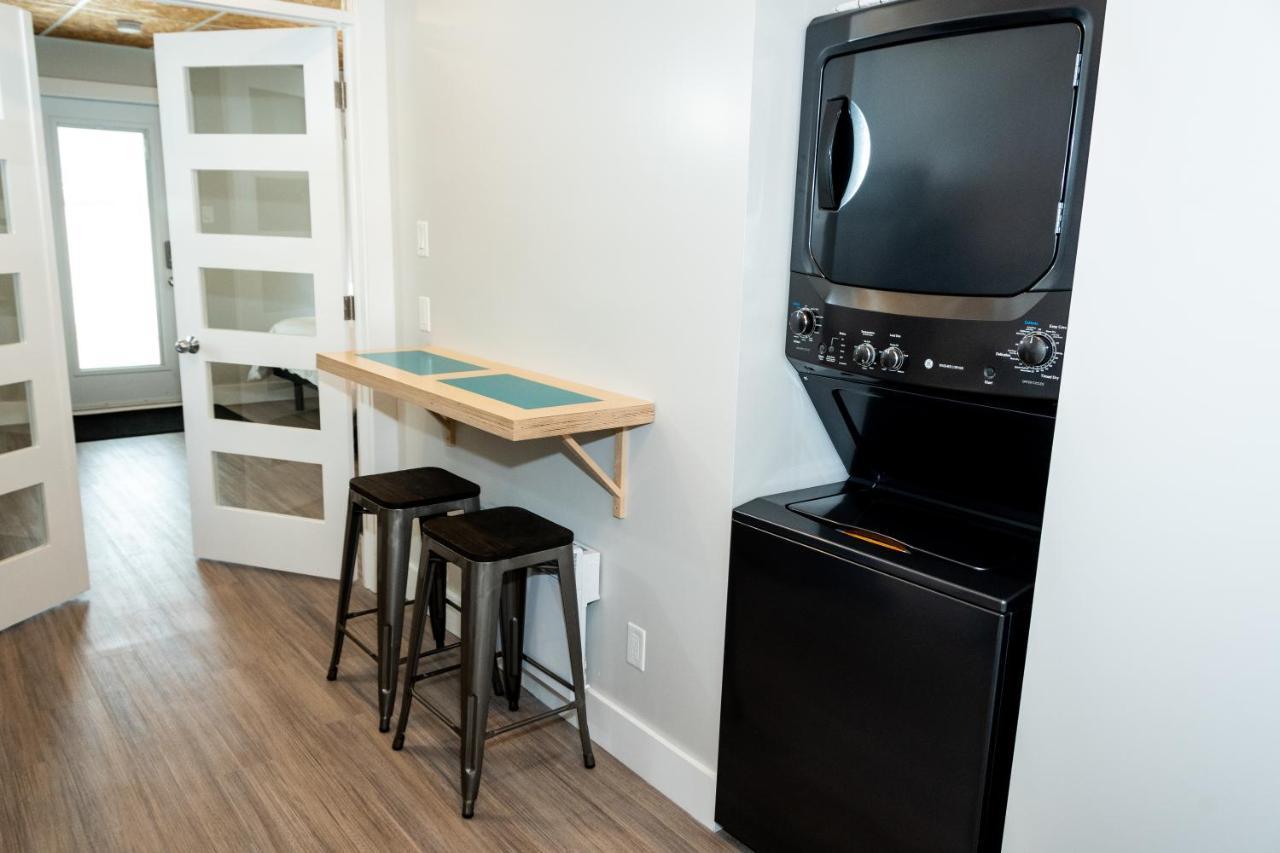 Morel Executive Suites Едмъндстън Екстериор снимка