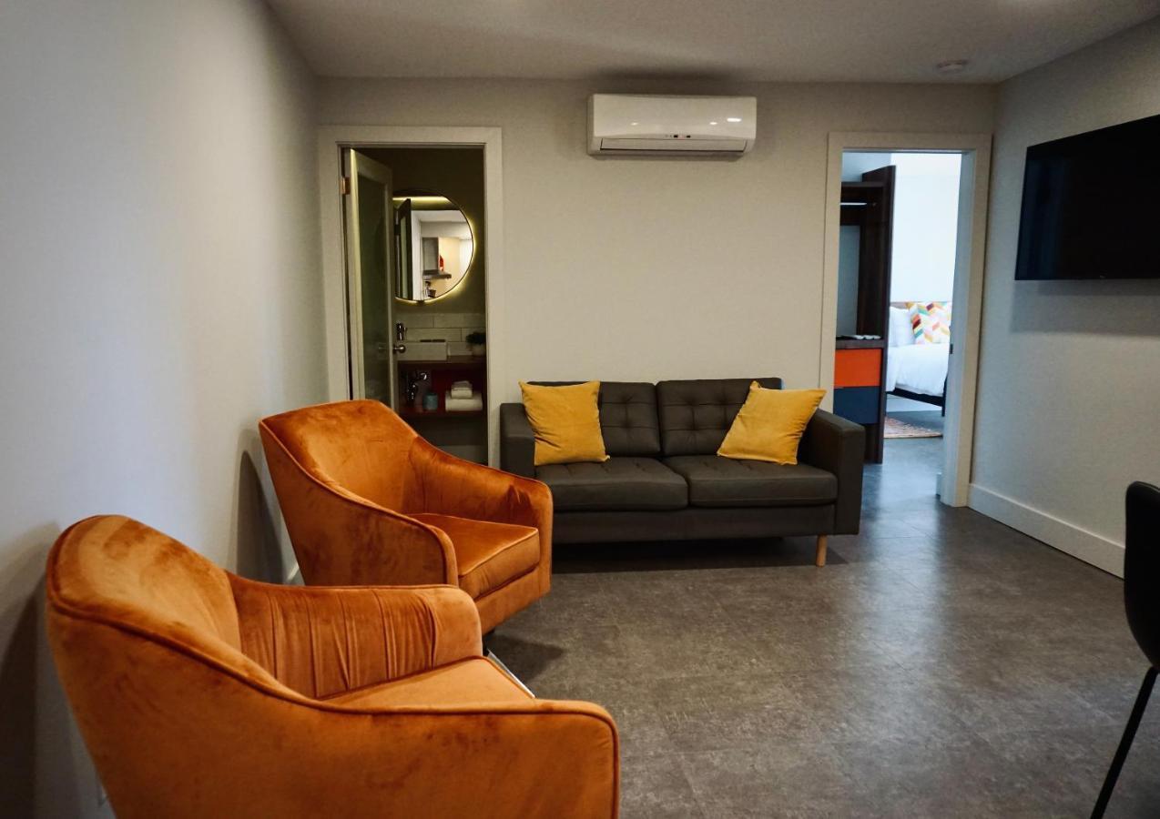 Morel Executive Suites Едмъндстън Екстериор снимка
