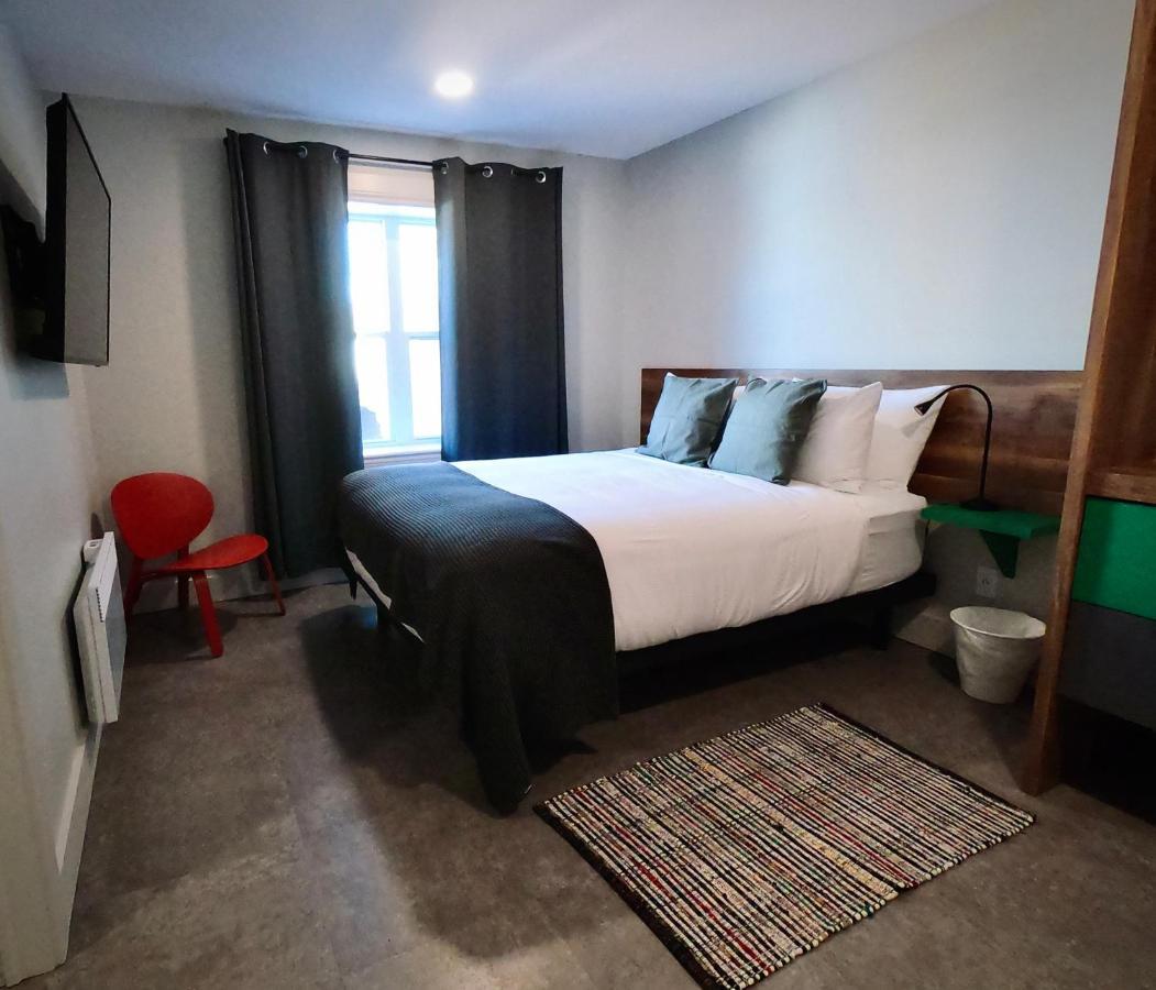 Morel Executive Suites Едмъндстън Екстериор снимка