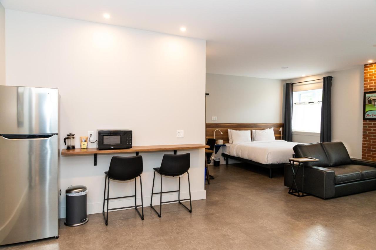 Morel Executive Suites Едмъндстън Екстериор снимка