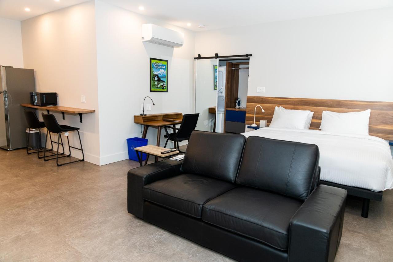 Morel Executive Suites Едмъндстън Екстериор снимка
